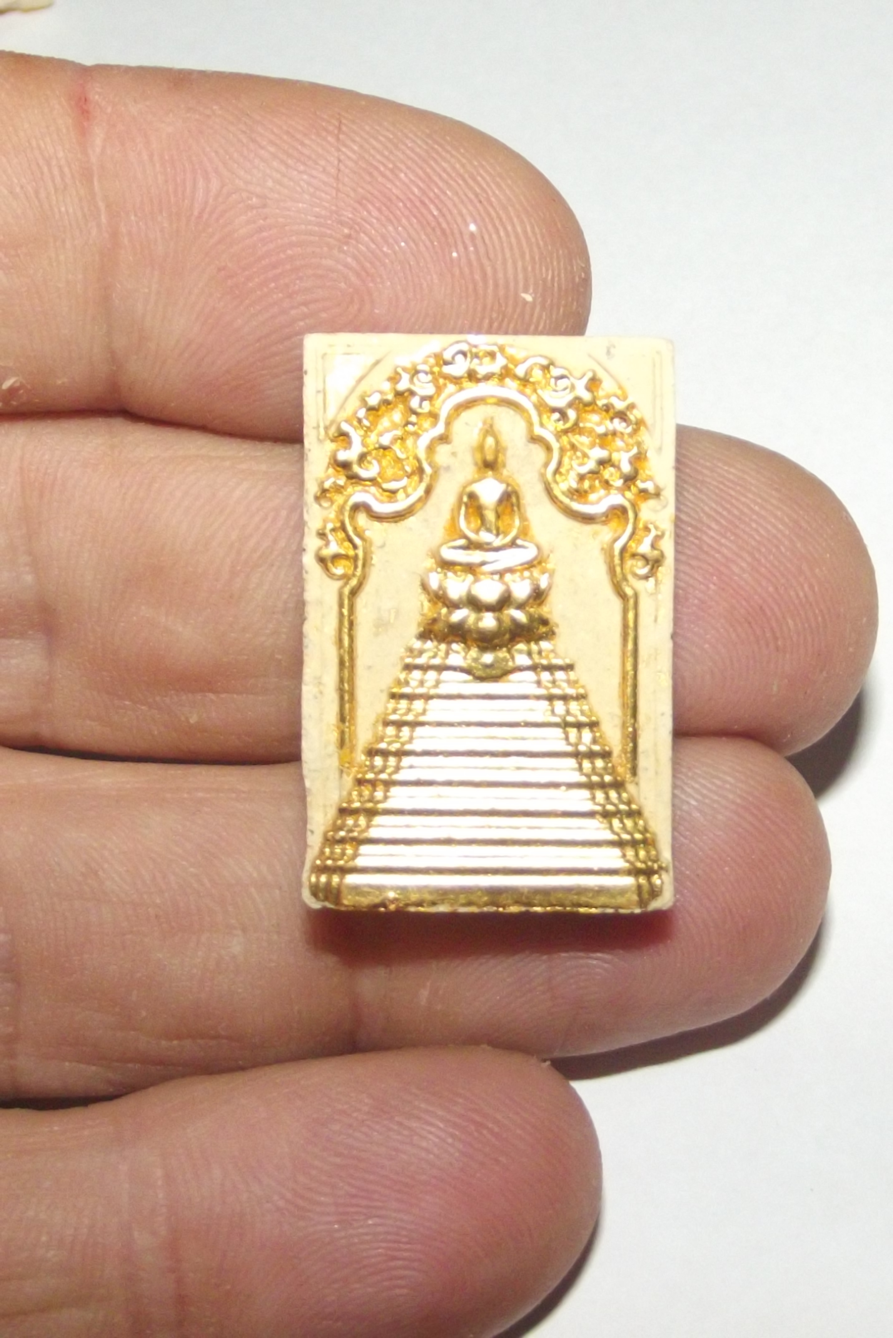 Pra Somdej Koo Bun Baramee Sethee Dtor Ngern Dtor Tong - Gao Maha Mongkol Edition - 2 Amulet Box Set - Temple of the Dawn 2554 BE Pra Somdej Koo Bun Baramee Sethee Dtor Ngern Dtor Tong - Gao Maha Mongkol Edition - 2 Amulet Box Set - Temple of the Dawn 2554 BE